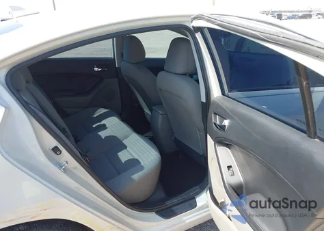 2015 Kia Forte Lx z USA, uszkodzony, nr VIN KNAFK4A64F5333874